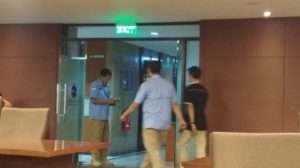 Pascapenyerangan Wiranto, Sejumlah Pria Berbadan Kekar Jaga Kantor Luhut