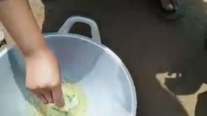 Cuaca Panas Ekstrem, Warga Pandeglang Goreng Telur di Jalanan