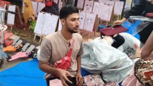 Warga Pakistan Ini Ditangkap saat Jualan Jilbab, Kenapa Ya?
