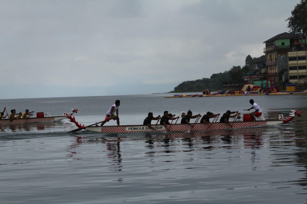 9 Tim Perahu Meriahkan Lomba Solu Bolon