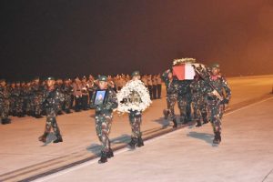 Tiba Di Kualanamu, Jenazah Lettu Erizal Disambut Dengan Upacara Militer