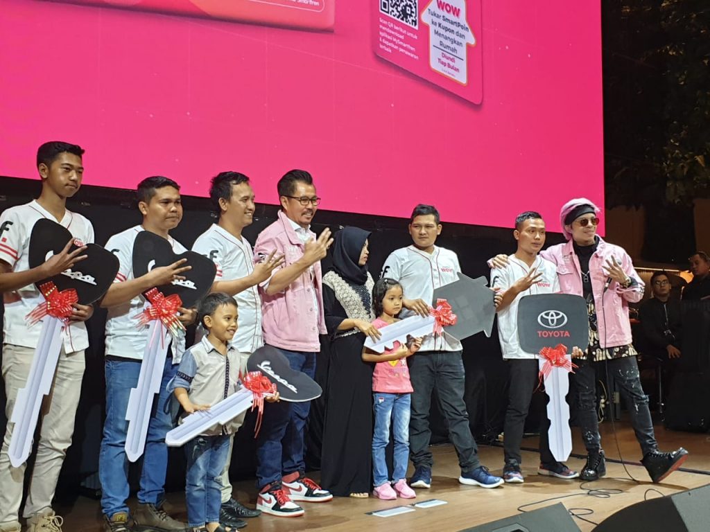Smartfren Umumkan Pemenang WOW Tahap Ketiga, Buruh Asal Purwakarta Dapat Rumah Mewah