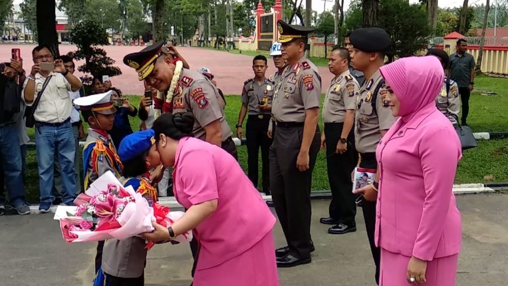Tiba di Mapolda, Irjen Martuani Sormin Dihadang Dua Pocil