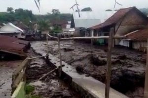 Puluhan Rumah Rusak Parah Diterjang Banjir Bandang di Bondowoso