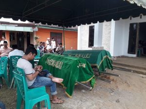 Tim BPBD Sibolga Evakuasi Empat Jenazah Korban Banjir Di Andam Dewi
