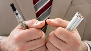Lebih ‘Baik’ Vape atau Rokok Terus jadi Perdebatan, Cek Ulasannya di Sini