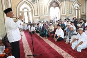 Safari Jumat Di Mesjid Jam’iyatus Sholihin, Akhyar Pesankan Jaga Kebersihan Untuk Para Jamaah