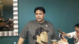 Desainer Ini Minta Lelaki Tidak Perlu Takut Pakai Makeup, Ini Alasannya