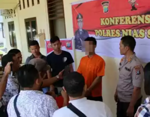 Gara-Gara Cemburu, Suami Tusuk Alat Vital Istri Dengan Kayu