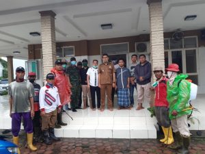 Cegah Penyebaran Covid 19, Kelurahan Sunggal Semprot Disinfektan di Sejumlah Lokasi