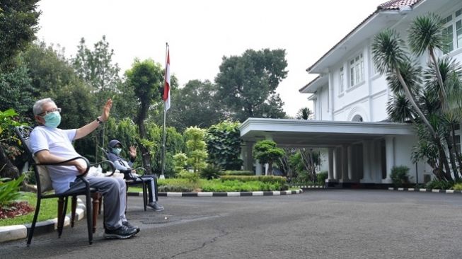 Tingkatkan Imunitas, Wapres Ma’ ruf Amin Selalu Berjemur Sebelum Kerja
