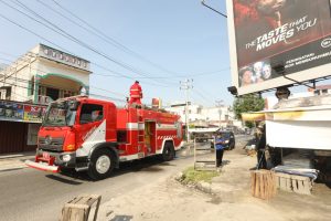 Asisten Perekonomian dan Pembangunan Pimpin Penyemprotan Desinfektan di Kota Kisaran