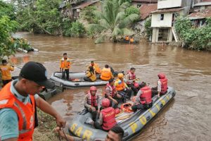 Pemko Medan Bersama TNI & Polri Gelar Bersih-Bersih Bantaran Sungai