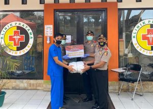 Peduli Covid-19, Siswa Sespimen Polri Angkatan ke 60 Beri APD ke Klinik Pratama Sespim di Lembang