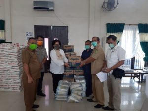 Bantu Warga Terdampak Covid-19, KPN Pemko Medan Salurkan Bantuan Beras Dan Mie Instan