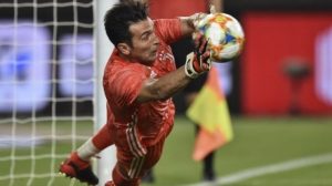 Belum Mau Pensiun, Buffon Masih Ingin Bertahan Lebih Lama di Juventus