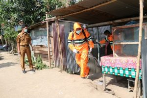 Gugus Tugas Covid-19 Kota Medan Kembali Lakukan Penyemprotan Disinfektan Di Medan Labuhan