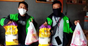 Gojek, YABB dan Alfamart Bagikan Ratusan Ribu Paket Sembako untuk Mitra Driver