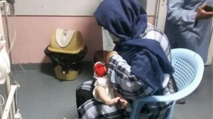 Kisah Wanita Afganistan Yang Menyusui Bayi Korban Perang