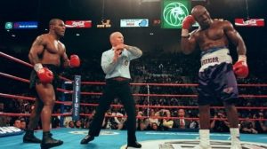 Tak Mau Kalah Dari Tyson, Holyfield Umumkan Bakal Naik Ring Lagi