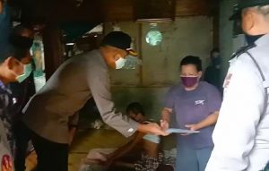 Kapolsek Percut Salurkan Bantuan Kapolda Sumut ke Warga Tidak Mampu