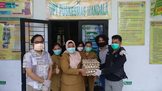 Peduli Covid-19, F-JKT Beri Bantuan Nutrisi di Puskesmas Zona Merah