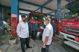 Berhasil Padamkan Api Kapal Tanker Jag Leela, Dinas P2K Dapat Apresiasi dari Plt Wali Kota