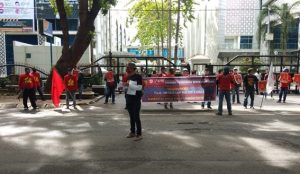 Tolak Omnibus Law, Sejumlah Buruh Gelar Unjuk Rasa di DPRD Sumut