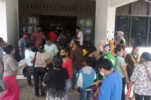 Tanyakan Dana BLT, Puluhan Warga Datangi Kantor Dinsos Medan