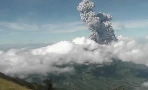 Gunung Merapi Erupsi, Keluarkan Kolom Hingga 6.000 Meter