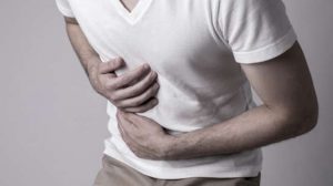 Buat Konten Dengan Beri Makanan Super Pedas Ke Gelandangan, Youtuber Ini Ditangkap Polisi