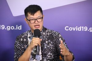 Risiko Terkena Virus Corona Tinggi, Warga Diminta Tak Bermain Gawai di KRL