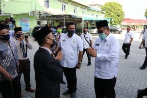 Kunjungi Pesantren Ar – Raudlatul Hasanah, Akhyar Sosialisasikan Perwal Kota Medan No 27/2020