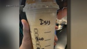 Dapat Gelas Bertuliskan ISIS Dari Starbucks, Wanita Berhijab Ini Lakukan Protes Keras