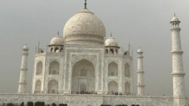 Meski Kasus Covid-19 Masih Tinggi, India Tetap Nekat Buka Kembali Taj Mahal