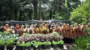 Bupati dan Ketua TP PKK Kabupaten Asahan Ikuti Gerakan Tanam (Gertam) Cabai