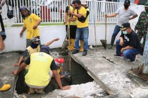 Akhyar Pimpin Pembersihan Drainase di Kawasan Makam Pahlawan