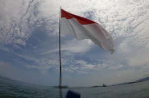 Detik-detik Pengibaran Bendera dari Bawah Laut di Poncan Gadang Sibolga
