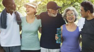 Postur Mengecil Saat Tua, Ini Ternyata Penyebabnya