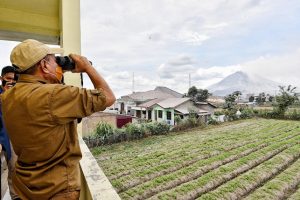 Tinjau Erupsi Sinabung, Gubsu : Segera Bersihkan Lahan Pertanian Rakyat