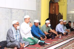 Bersilaturahmi Ke Masjid Raya Taqwa Parapat, Ini Pesan Wagub ke Jemaah