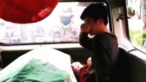 Gara-Gara Tak Pakai Masker, Pria ini Dimasukan ke Mobil Jenazah