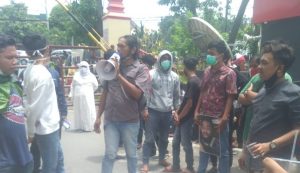 Diduga Dianiaya Hingga Tewas, Keluarga Abdi Ginting Unjuk Rasa ke Mapolda Sumut