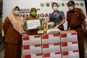Bantu Warga Terdampak Covid-19, Konjen Tiongkok Beri Bantuan 500 Paket Sembako