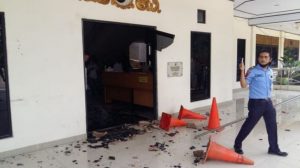 Ratusan Pelajar Serbu dan Rusak Gedung DPRD Jambi