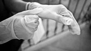 Ribuan Pekerjanya Positif Covid, Top Glove Tutup 28 Pabrik Sarung Tangannya