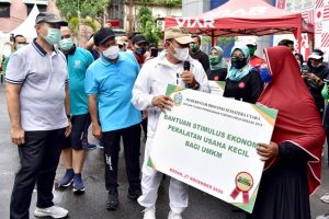 Serahkan Bantuan Kepada UMKM dan Usaha Tani, Gubsu : Agar Tetap Bergerak Dan Hidup