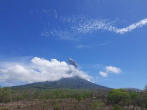Gunung Ili Lewotolok Erupsi, 2.782 Jiwa Mengungsi