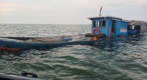 Bocor Saat Berlayar, TNI AL Evakuasi 4 Awak KM Aina Jaya Dari Perairan Belawan