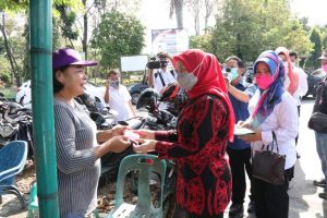 Sosialisasikan Perwal No 27 Tahun 2020, TP PKK Kota Medan Gelar Gebrak Masker di Kecamatan Medan Kota